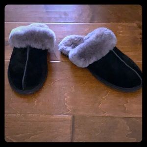 Uggs slippers barely used